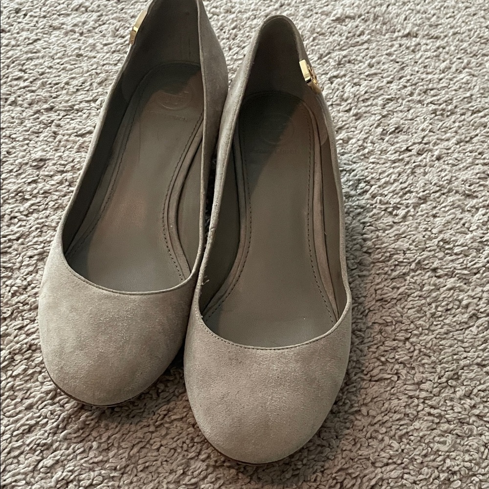 Elegant Women's Suede Flats